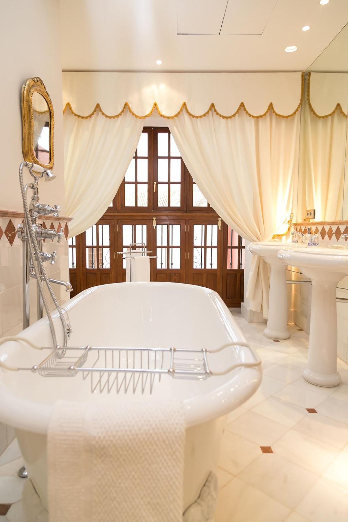 Junior Suite,1365035567:JPEG