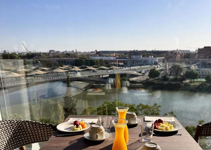 Resort: Ribera De Triana Hotel